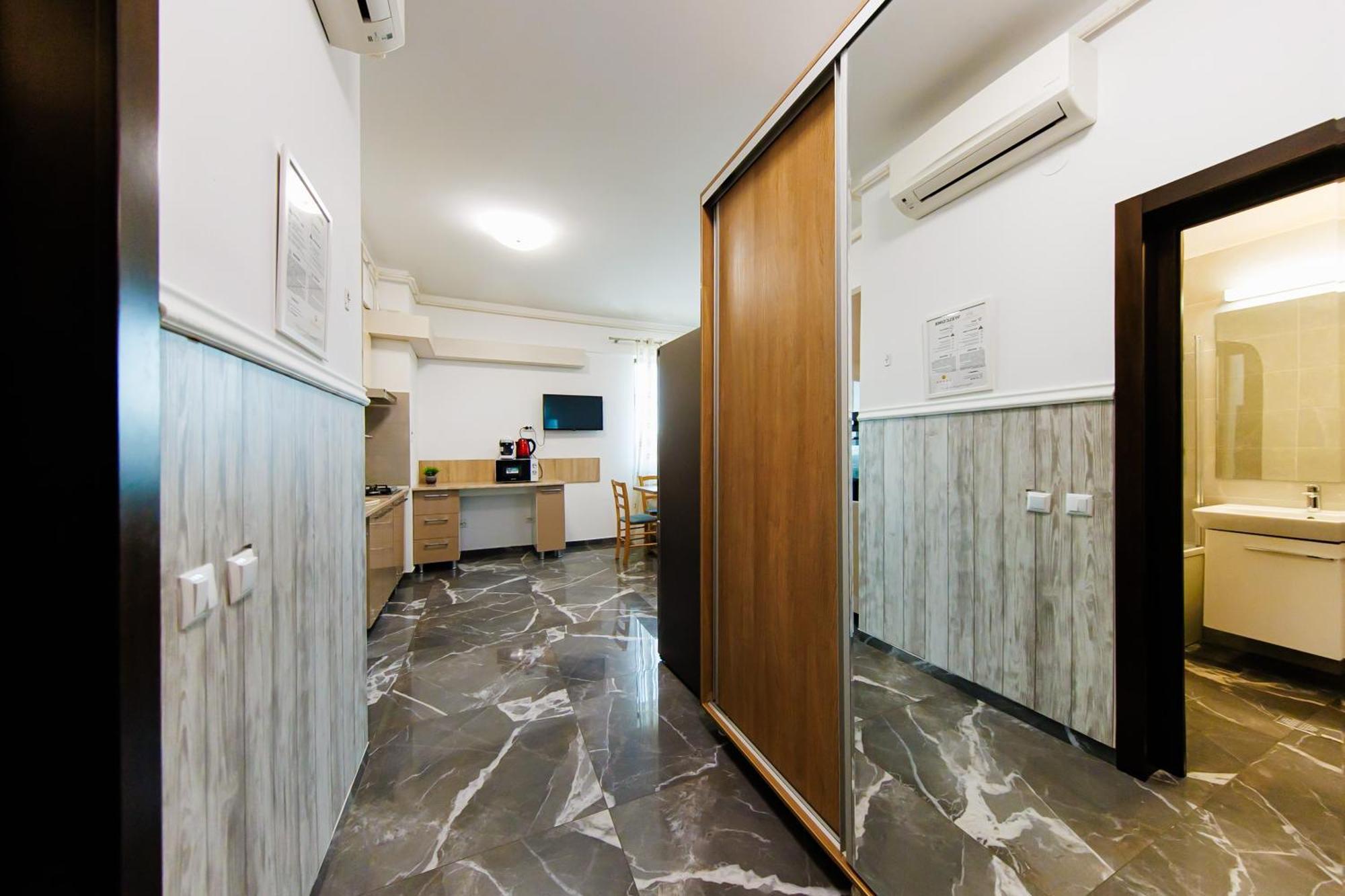 Luxury Glam Apartments Iasi At Lazar Palas エクステリア 写真