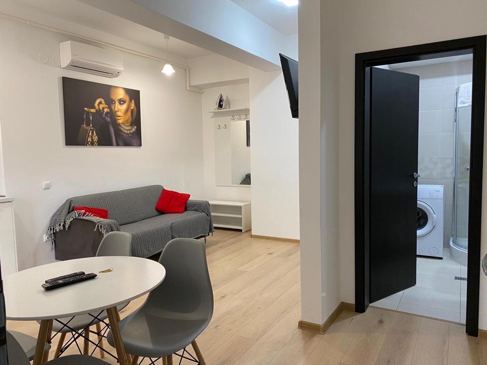 Luxury Glam Apartments Iasi At Lazar Palas エクステリア 写真