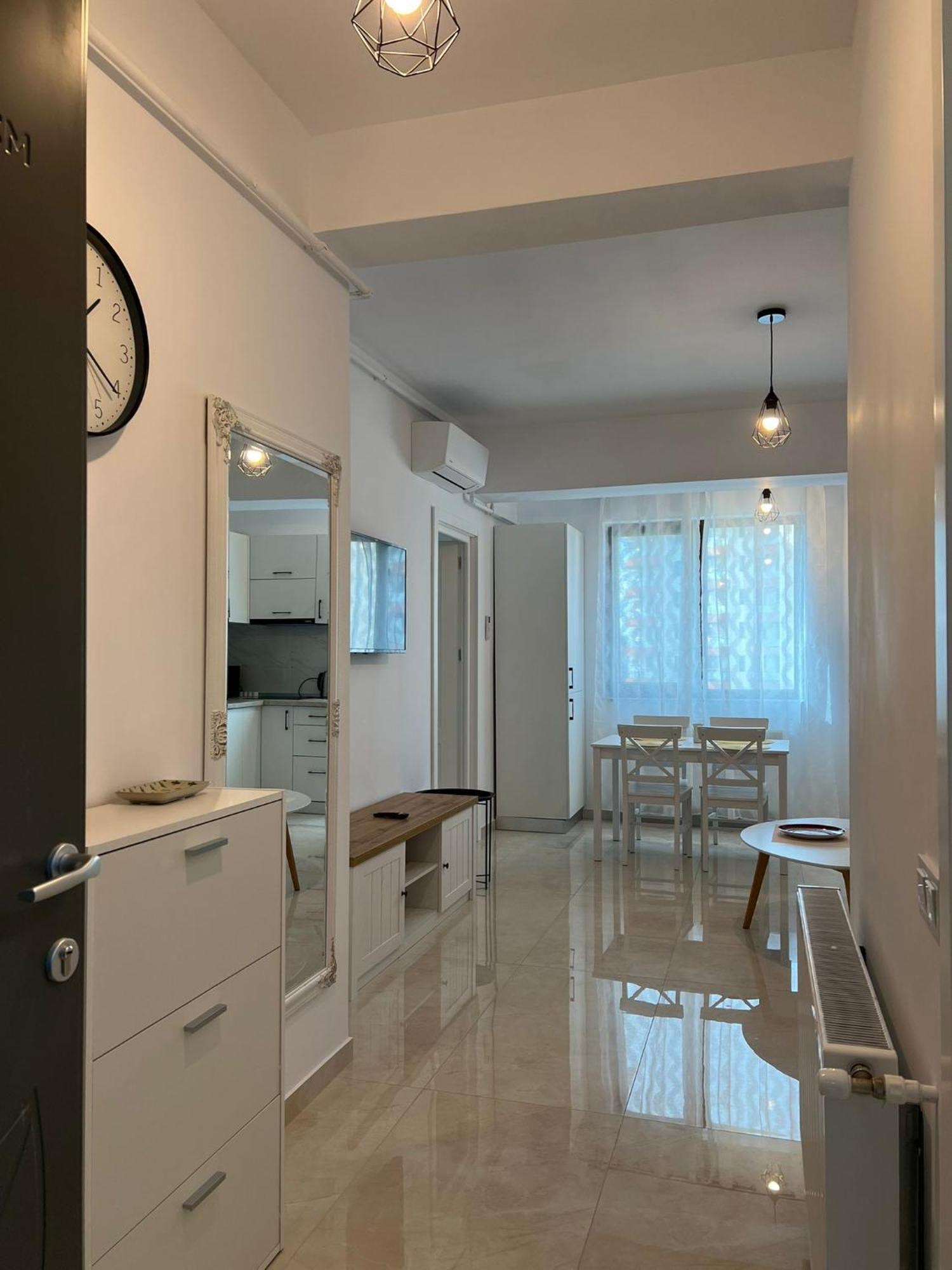 Luxury Glam Apartments Iasi At Lazar Palas エクステリア 写真