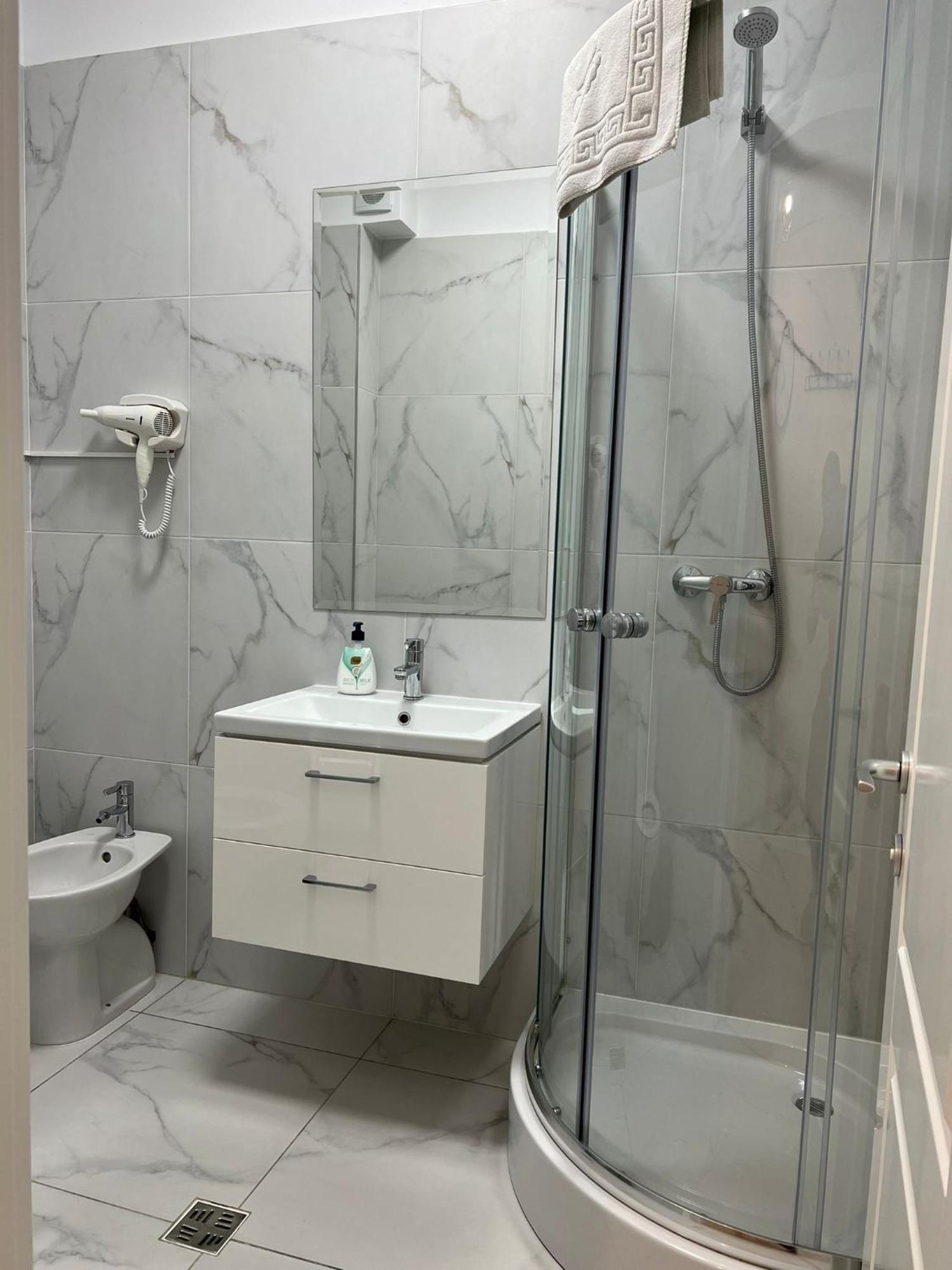 Luxury Glam Apartments Iasi At Lazar Palas エクステリア 写真