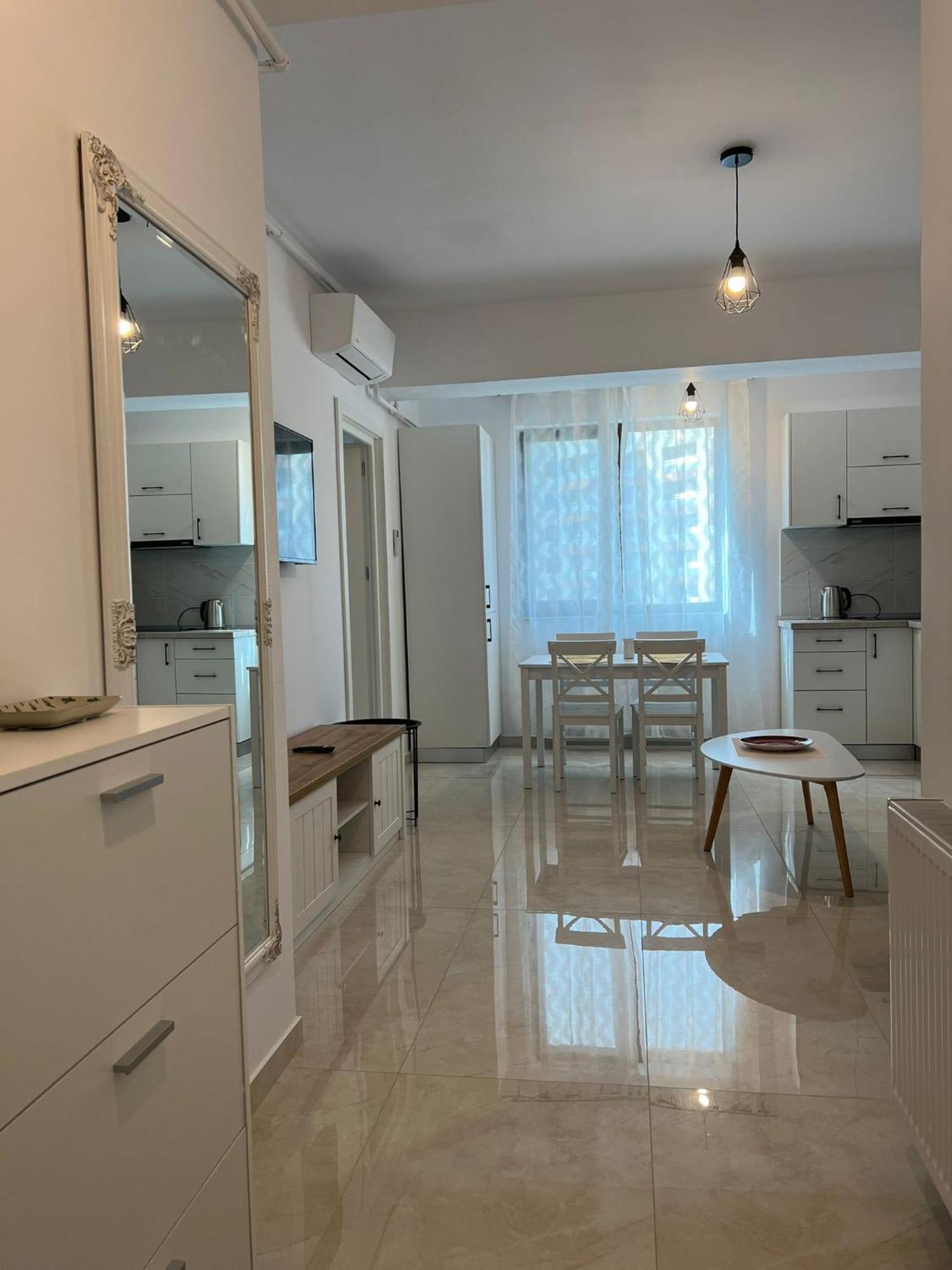 Luxury Glam Apartments Iasi At Lazar Palas エクステリア 写真